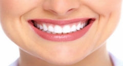 Implanty zębowe &ndash; piękny uśmiech, pewna inwestycja