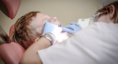 Jak oswoić dziecko z wizytą u dentysty?